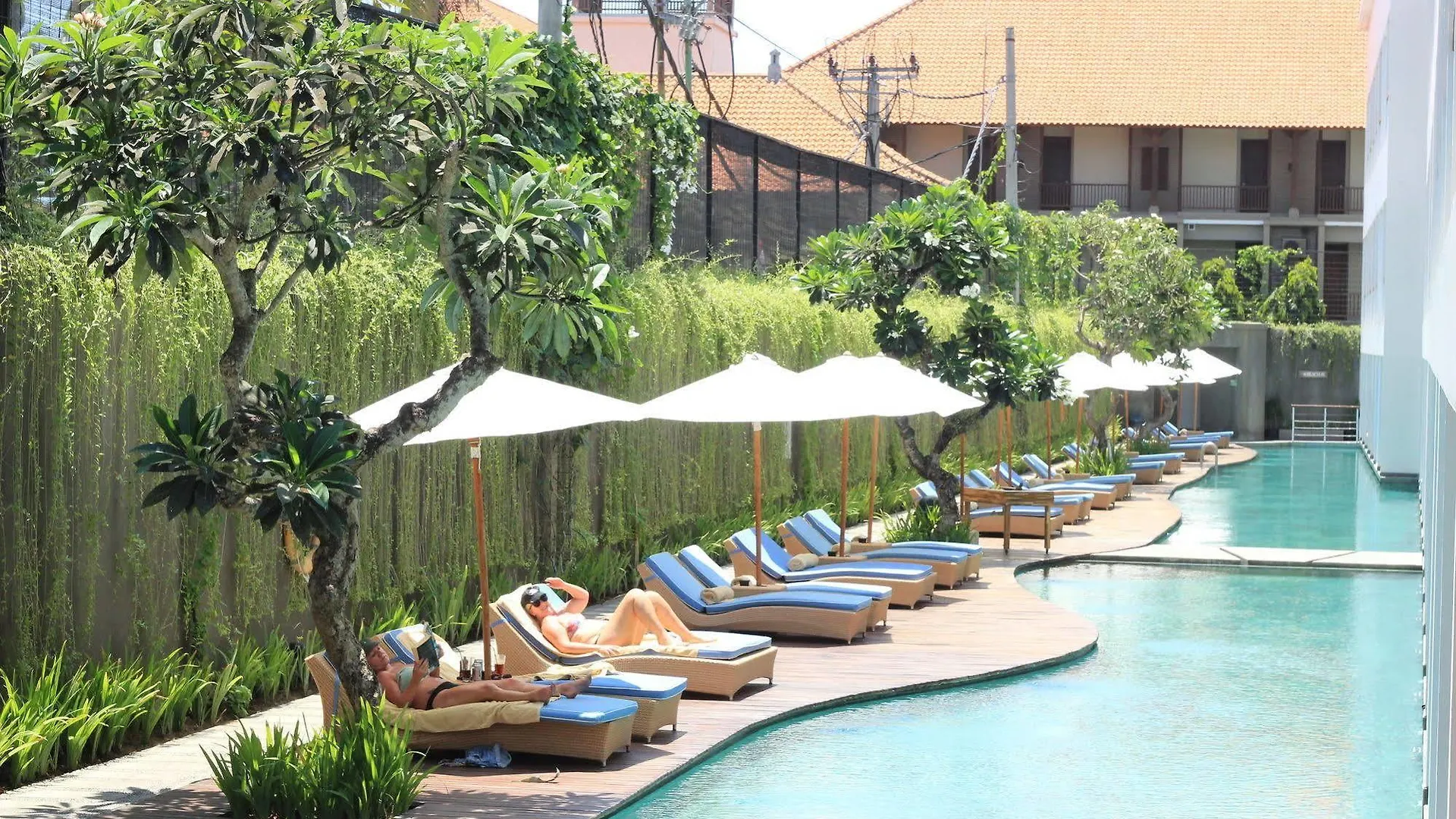 Ossotel Legian Hotel