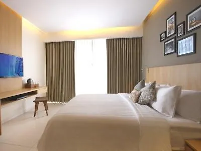 Ossotel Legian 4*, Legian (Bali)
